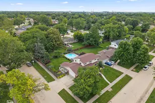 226 Meadowwood Dr, Joliet, IL 60431 - Photo 38