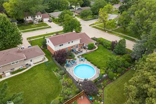 226 Meadowwood Dr, Joliet, IL 60431 - Photo 10