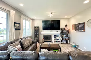 2443 Baldwin Ct, Aurora, IL 60503 - Photo 8