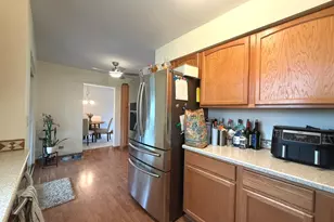 360 Homewood Dr, Bolingbrook, IL 60440 - Photo 8