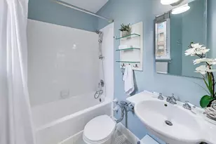 222 E Chestnut St, Chicago, IL 60611 - Photo 10