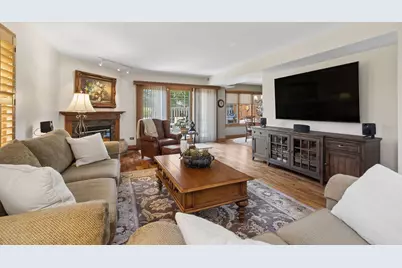 328 Cromwell Court, Westmont, IL 60559 - Photo 4