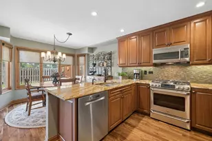 328 Cromwell Ct, Westmont, IL 60559 - Photo 6