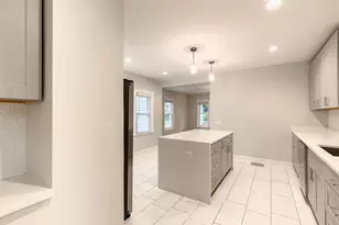 38 N Green St, Carpentersville, IL 60110 - Photo 10