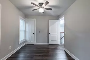 38 N Green St, Carpentersville, IL 60110 - Photo 18