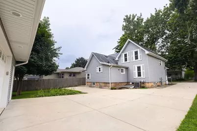 38 N Green Street, Carpentersville, IL 60110 - Photo 2