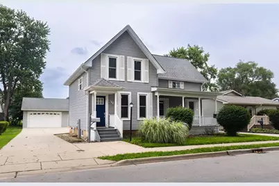 38 N Green Street, Carpentersville, IL 60110 - Photo 1
