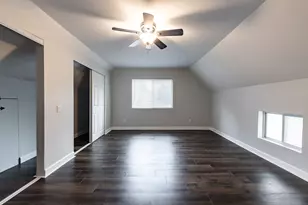 38 N Green St, Carpentersville, IL 60110 - Photo 22