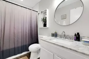379 Sandhurst Cir, Glen Ellyn, IL 60137 - Photo 12
