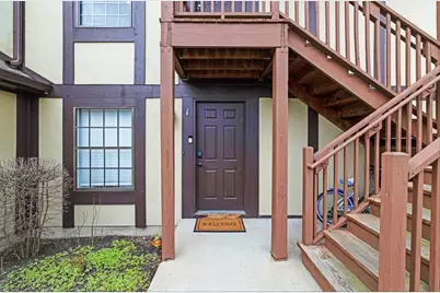 379 Sandhurst Circle #1, Glen Ellyn, IL 60137 - Photo 2