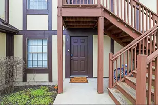 379 Sandhurst Cir, Glen Ellyn, IL 60137 - Photo 2