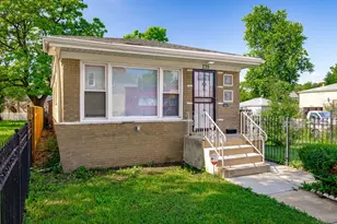 235 W 43rd St, Chicago, IL 60609 - Photo 2