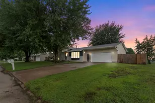 225 Melodie Ln, Colona, IL 61241 - Photo 2