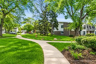 2711 Hobson Rd, Woodridge, IL 60517 - Photo 2