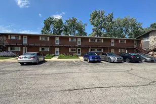 1910 W Hatherleigh Ct, Mount Prospect, IL 60056 - Photo 1