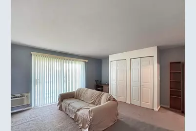 1910 W Hatherleigh Court #2C, Mount Prospect, IL 60056 - Photo 2