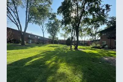 1910 W Hatherleigh Court #2C, Mount Prospect, IL 60056 - Photo 10
