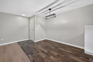 718 Rodenburg Rd, Roselle, IL 60172 - Photo 12