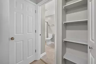 718 Rodenburg Rd, Roselle, IL 60172 - Photo 26