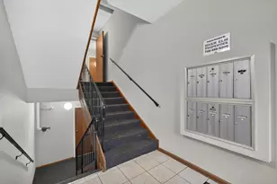 718 Rodenburg Rd, Roselle, IL 60172 - Photo 6