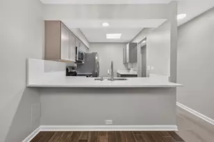 718 Rodenburg Rd, Roselle, IL 60172 - Photo 14