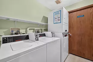 718 Rodenburg Rd, Roselle, IL 60172 - Photo 32