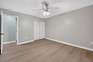 718 Rodenburg Rd, Roselle, IL 60172 - Photo 24