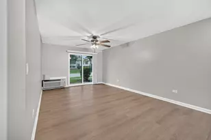 718 Rodenburg Rd, Roselle, IL 60172 - Photo 8