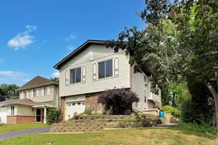 530 Princeton Dr, Bolingbrook, IL 60440 - Photo 2