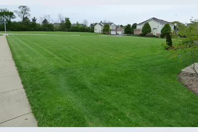 8426 Dawn Lane, Darien, IL 60561 - Photo 32