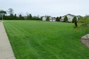 8426 Dawn Ln, Darien, IL 60561 - Photo 32