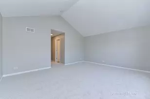 8426 Dawn Ln, Darien, IL 60561 - Photo 20