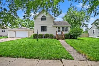 304 N Maple Street, Grant Park, IL 60940 - Photo 2