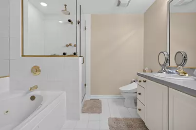 640 Walnut Oaks Drive, Roselle, IL 60172 - Photo 22