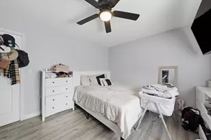 412 S State St, Aurora, IL 60505 - Photo 18