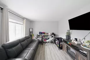 412 S State St, Aurora, IL 60505 - Photo 10