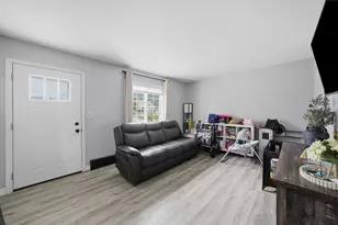 412 S State St, Aurora, IL 60505 - Photo 6