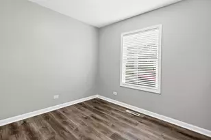 1022 Villa Vista Dr, Round Lake Beach, IL 60073 - Photo 10
