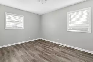 1022 Villa Vista Dr, Round Lake Beach, IL 60073 - Photo 8