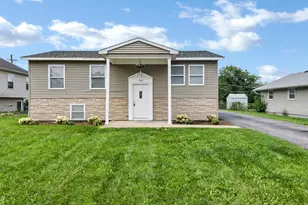 1022 Villa Vista Dr, Round Lake Beach, IL 60073 - Photo 1