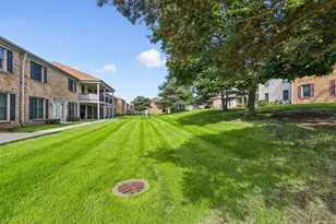 1753 Bristol Walk, Hoffman Estates, IL 60169 - Photo 2