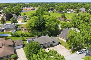 935 E 169th St, South Holland, IL 60473 - Photo 4