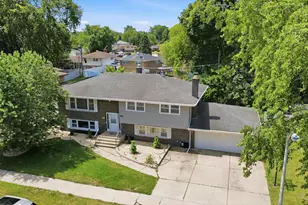 935 E 169th St, South Holland, IL 60473 - Photo 2