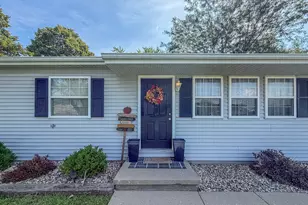 810 N 4th St, Saint John, IL 61873 - Photo 4
