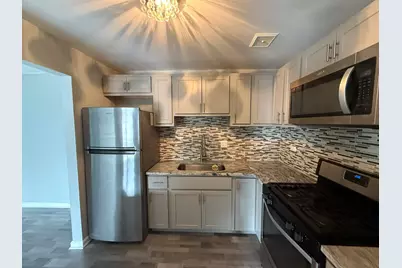 16W486 Lake Drive #201, Willowbrook, IL 60527 - Photo 4