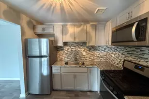 16W486 Lake Dr, Willowbrook, IL 60527 - Photo 4
