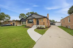 9243 S Francisco Ave, Evergreen Park, IL 60805 - Photo 2
