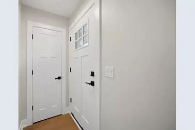 9243 S Francisco Avenue, Evergreen Park, IL 60805 - Photo 4