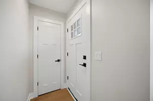 9243 S Francisco Ave, Evergreen Park, IL 60805 - Photo 4