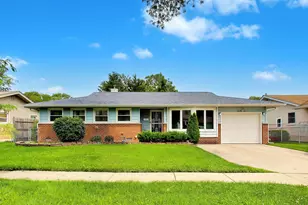 75 Ridgewood Rd, Elk Grove Village, IL 60007 - Photo 1
